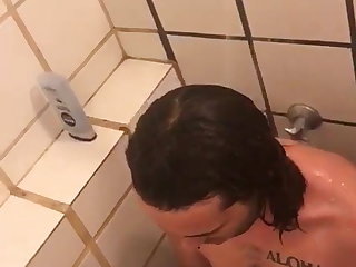 Kukkoló Wank on shower