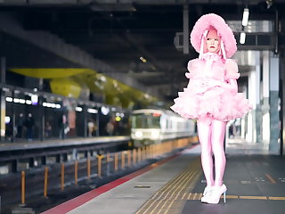 Udendørs Sissy Frilled Doll with Pink Dress