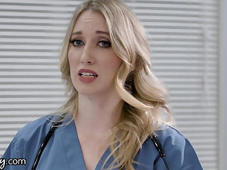 Tvár Posedenie Hot Rookie Nurse With Big Tits Has A Wet Pussy