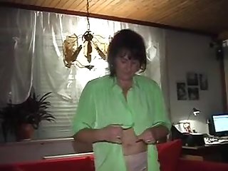 Mamy Mature wet pussy play